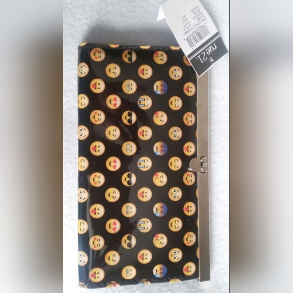 Rue 21 emoji wallet (New)